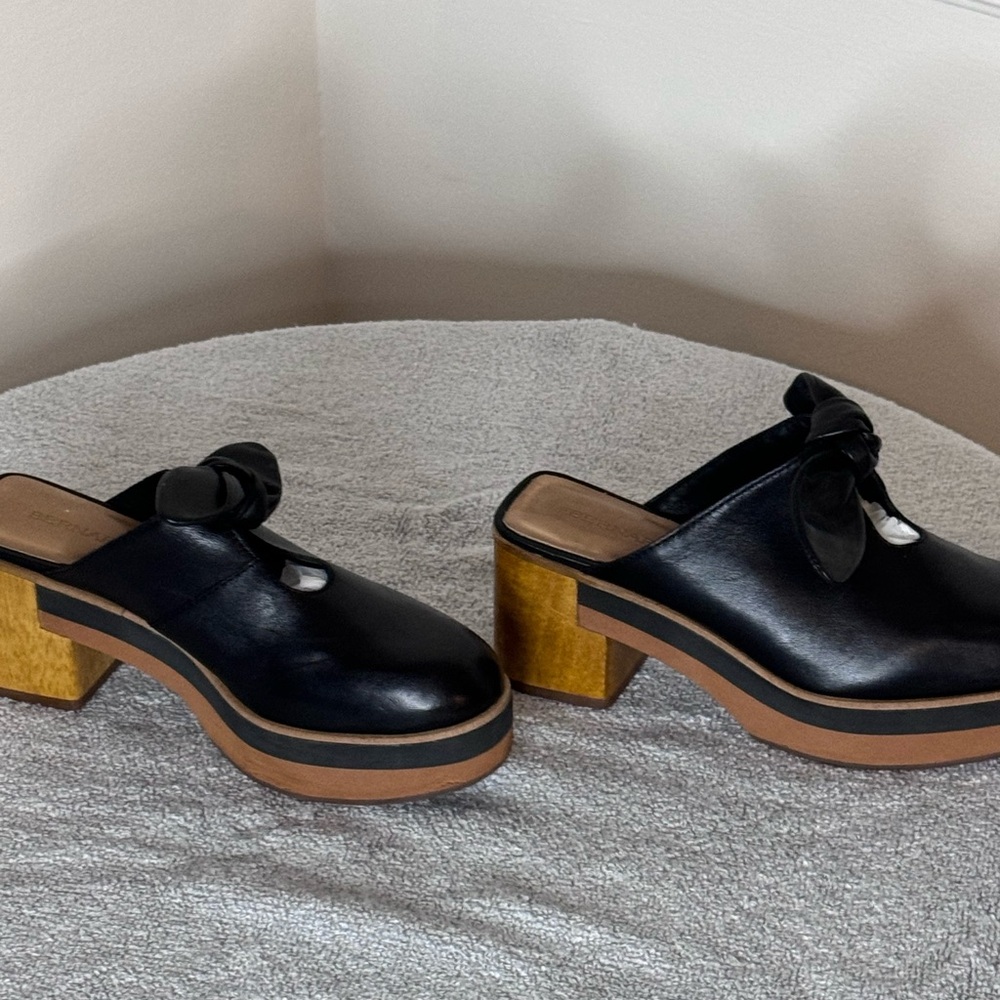 Bernardo Black Mules with Bow and Block Heel - Picture 7 of 12